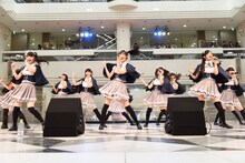 アイドルカレッジによるリリースイベントの様子。