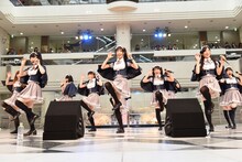 アイドルカレッジによるリリースイベントの様子。