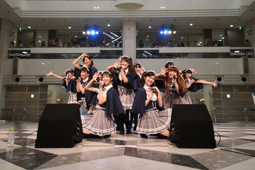 アイドルカレッジによるリリースイベントの様子。