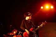 長谷川カオナシ(B)(撮影:神藤剛)