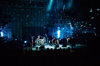 クリープハイプ「『一つじゃつまらないから、せめて二つくらいやろう』総集編 ～東京の中心で○○○を叫ぶ～」の様子。（撮影：神藤剛）