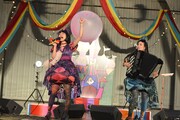 「チャラン・ポ・ランタン ツアー2015『唄とアコーディオンの姉妹劇場千秋楽 ～結成6周年記念～』“ブタ音楽祭”」の様子。
