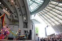 「チャラン・ポ・ランタン ツアー2015『唄とアコーディオンの姉妹劇場千秋楽 ～結成6周年記念～』“ブタ音楽祭”」の様子。