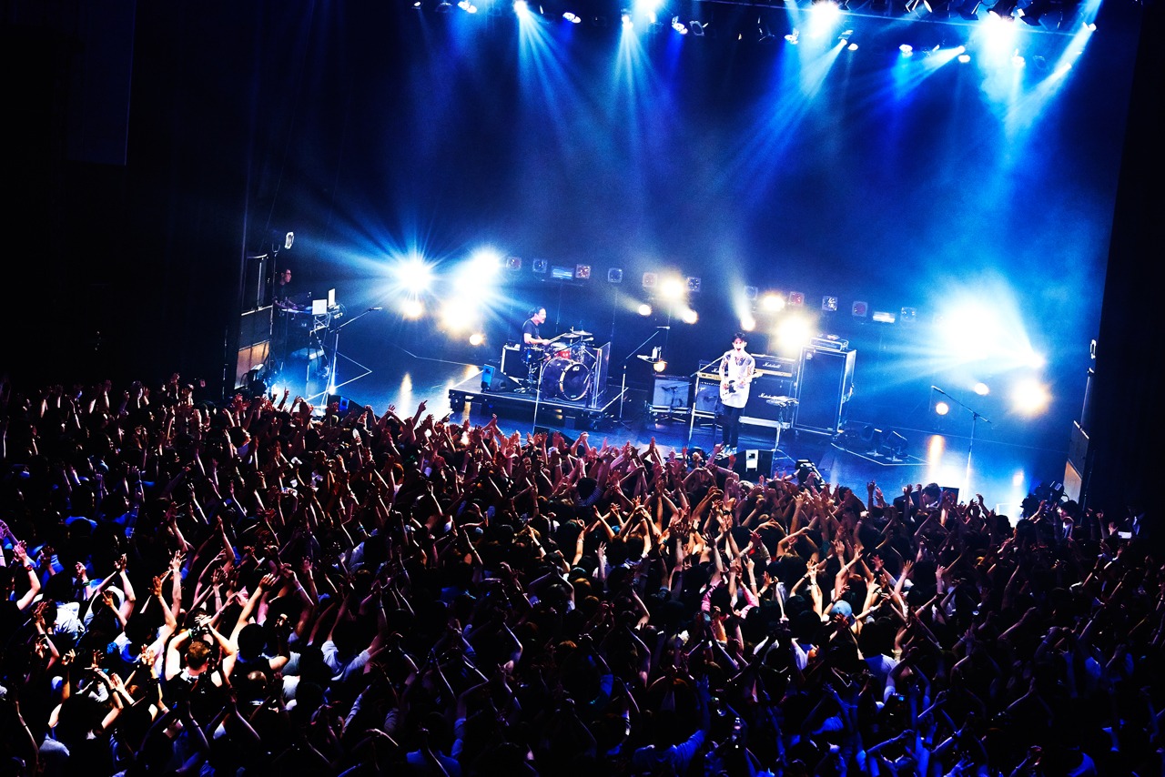 「MIYAVI Tour 2015 "WE ARE THE OTHERS"」新木場STUDIO COAST公演の様子。(c)Yusuke Okada
