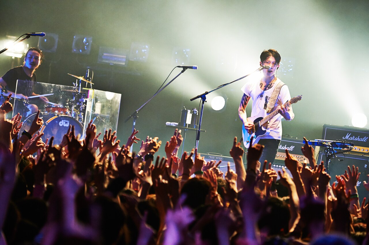 邦楽 The Others MIYAVI Amazon.co.jp: The Others(初回限定盤) - MIYAVI (DVD付
