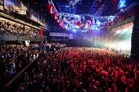 「MIYAVI Tour 2015 "WE ARE THE OTHERS"」新木場STUDIO COAST公演の様子。(c)Yusuke Okada