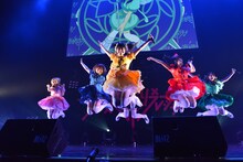 「妄想キャリブレーション LIVE2015春 妄想ファンタジア in 赤坂BLITZ」の様子。