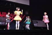 寸劇「魔法と学園と部活と少女」の様子。
