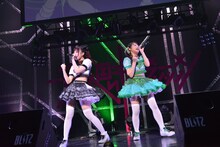 桜野羽咲、水城夢子による「幸福結界」歌唱の様子。