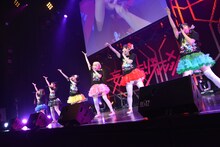 「妄想キャリブレーション LIVE2015春 妄想ファンタジア in 赤坂BLITZ」の様子。