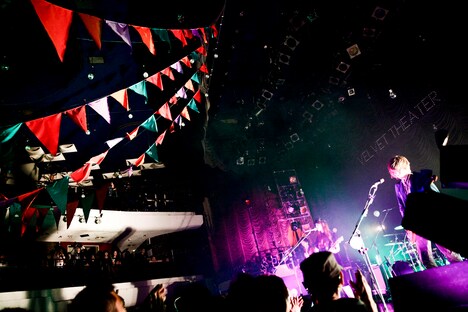 GLIM SPANKY「『褒めろよ』リリースツアーファイナルワンマン“Velvet Theater in 東京キネマ倶楽部”」の様子。（撮影：大畑陽子）
