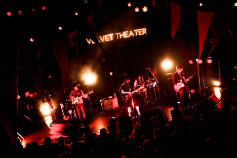 GLIM SPANKY「『褒めろよ』リリースツアーファイナルワンマン“Velvet Theater in 東京キネマ倶楽部”」の様子。（撮影：大畑陽子）