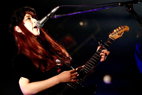 松尾レミ（Vo, G）（撮影：大畑陽子）