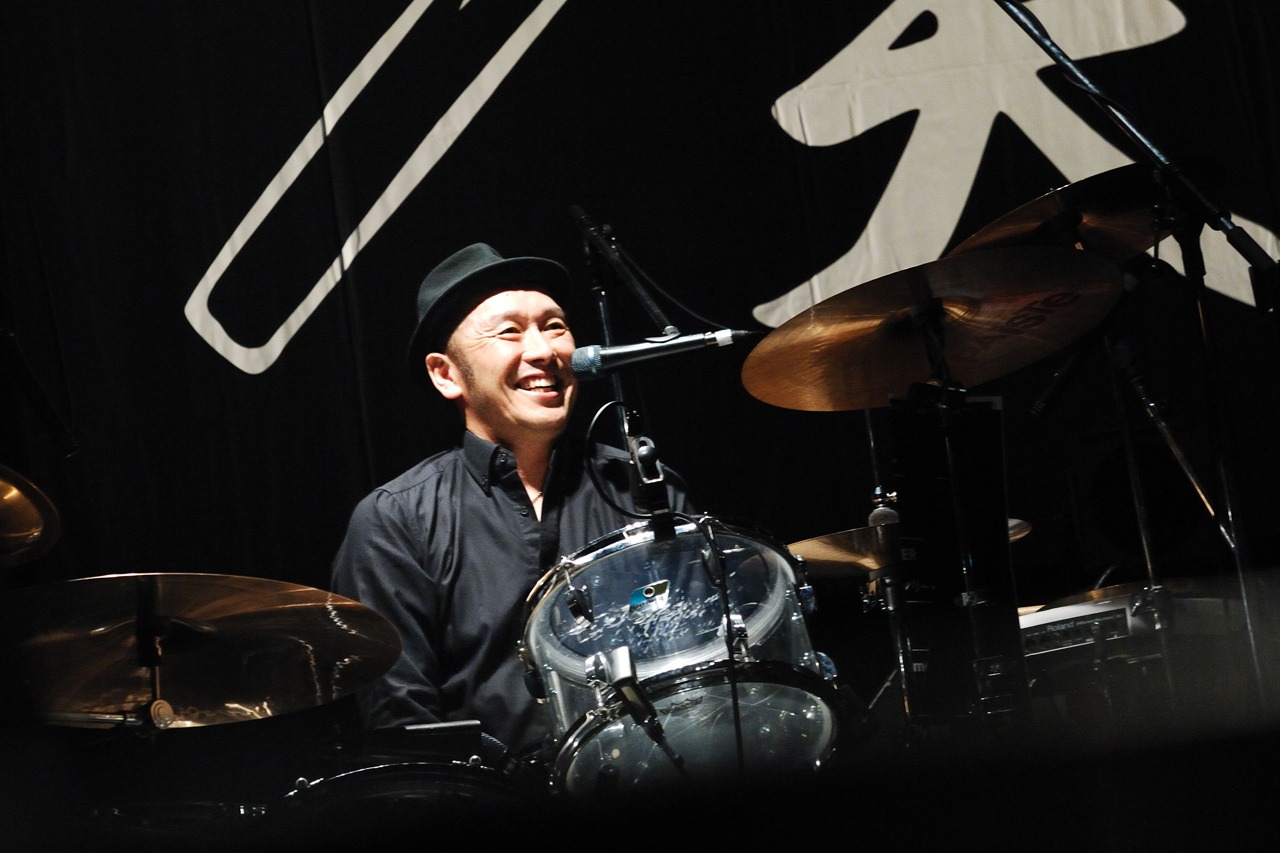 坂詰克彦（Dr）（撮影：石井麻木）