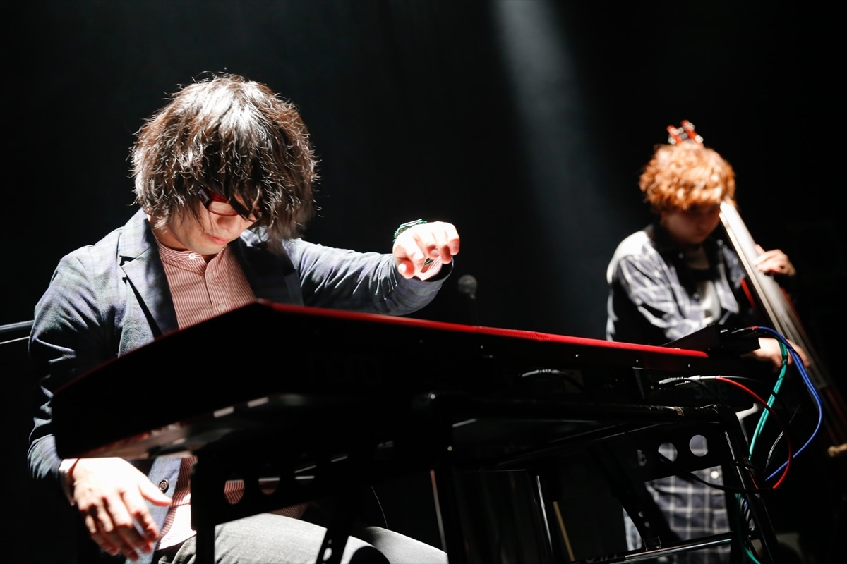 左から岸本亮（Key）、カワイヒデヒロ（B）。 （撮影：関口佳代）