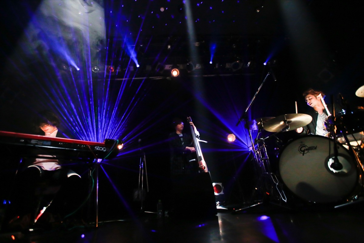 「fox capture plan UNDERGROUND tour」UNIT公演の様子。 （撮影：関口佳代）