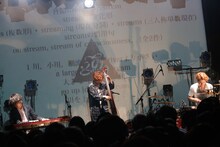 「fox capture plan UNDERGROUND tour」UNIT公演の様子。 （撮影：関口佳代）