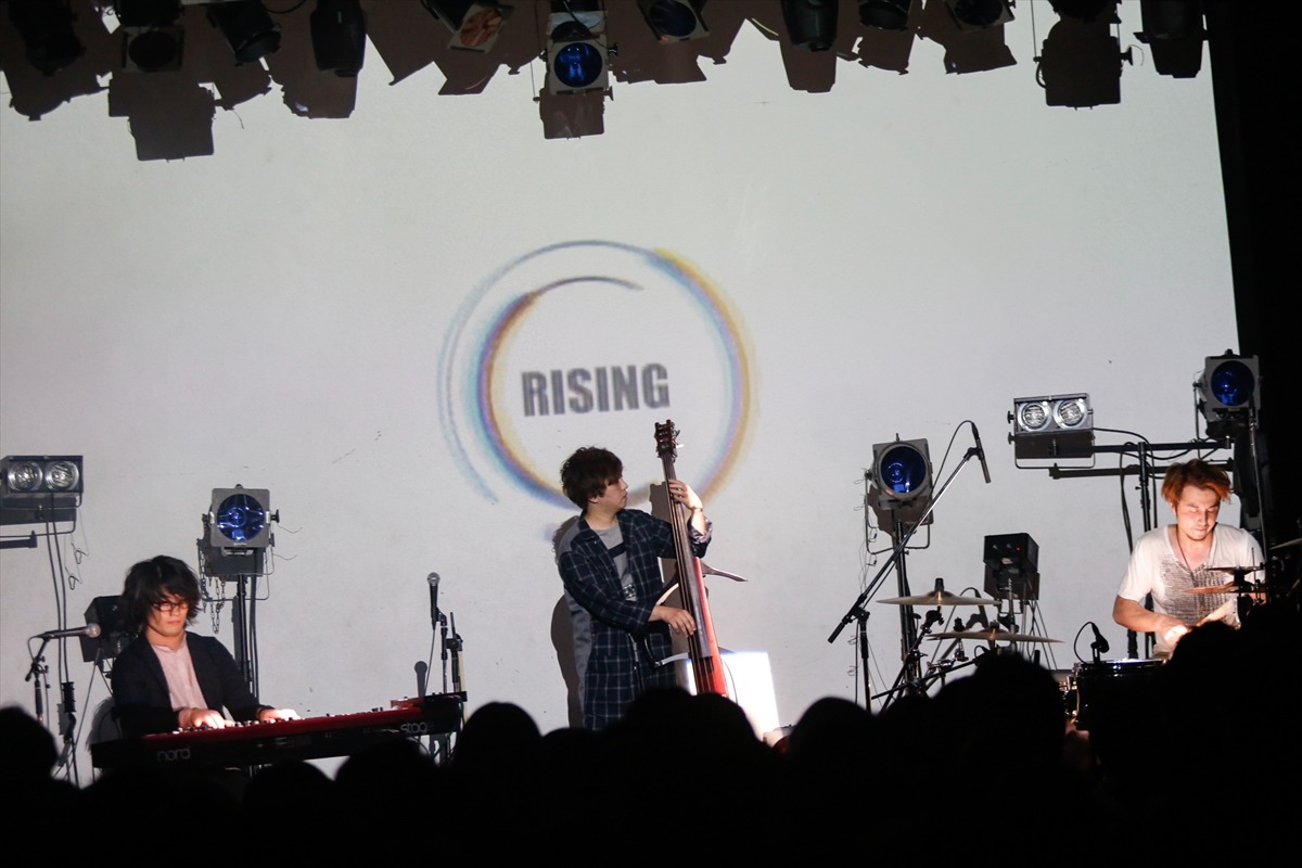 「fox capture plan UNDERGROUND tour」UNIT公演の様子。 （撮影：関口佳代）