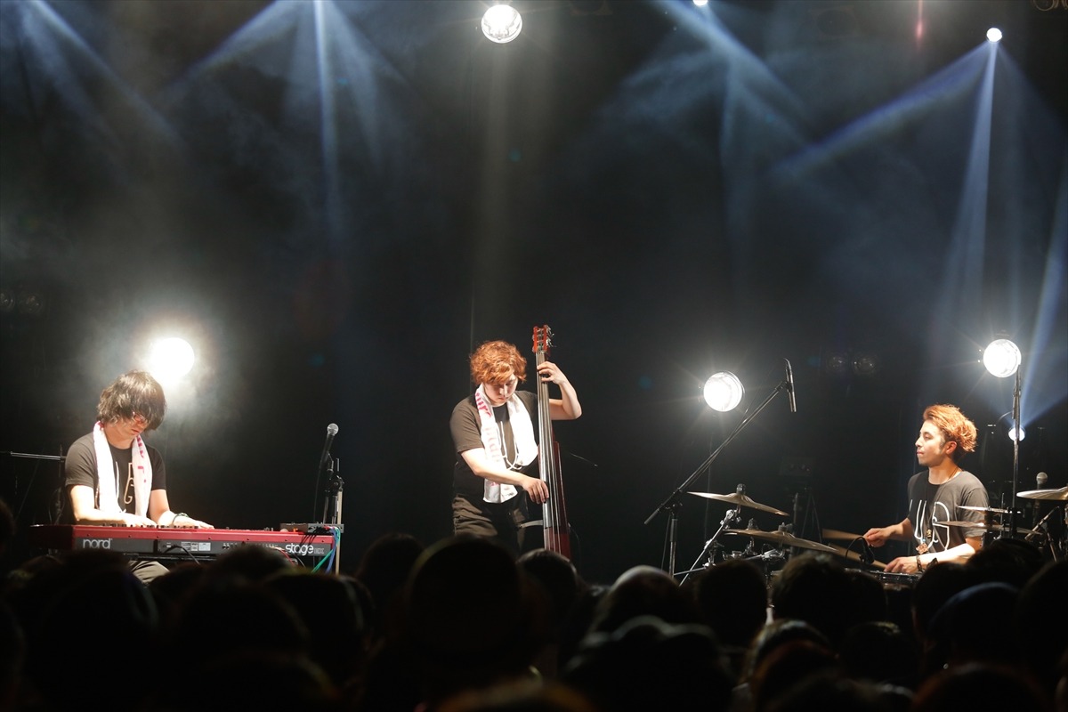 「fox capture plan UNDERGROUND tour」UNIT公演の様子。 （撮影：関口佳代）