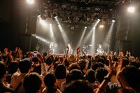「fox capture plan UNDERGROUND tour」UNIT公演の様子。 （撮影：関口佳代）