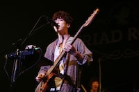 Czecho No Republicの武井優心（Vo, B）。（撮影：山本倫子）