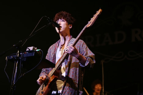 Czecho No Republicの武井優心(Vo, B)。(撮影:山本倫子)