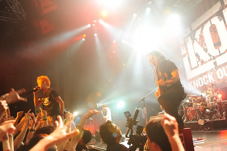 KNOCK OUT MONKEY「TOUR 2015 "Mr. Foundation" -Final-」新木場STUDIO COAST公演の様子。（Photo by TEPPEI）