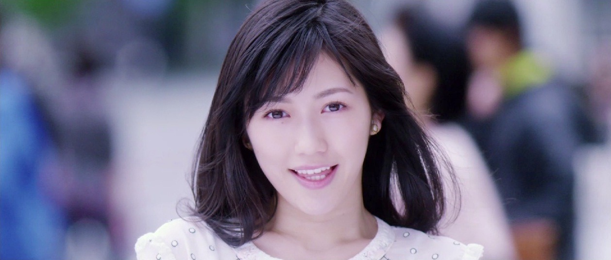 渡辺麻友「出逢いの続き」ミュージックビデオのワンシーン。