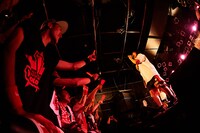 「がんばれ！Victory メジャーデビューメモリアル"M3"試合～1夜限りのフリーライブ！～」の様子。（写真提供：ポニーキャニオン）