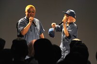 サ上と中江「ビールとジュース」発売記念イベント「続・青春の幕開け」の様子。