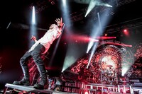 「SPYAIR LIVE 2015“ROCKIN OUT”」ファイナル公演の様子。（撮影：鳥居洋介）