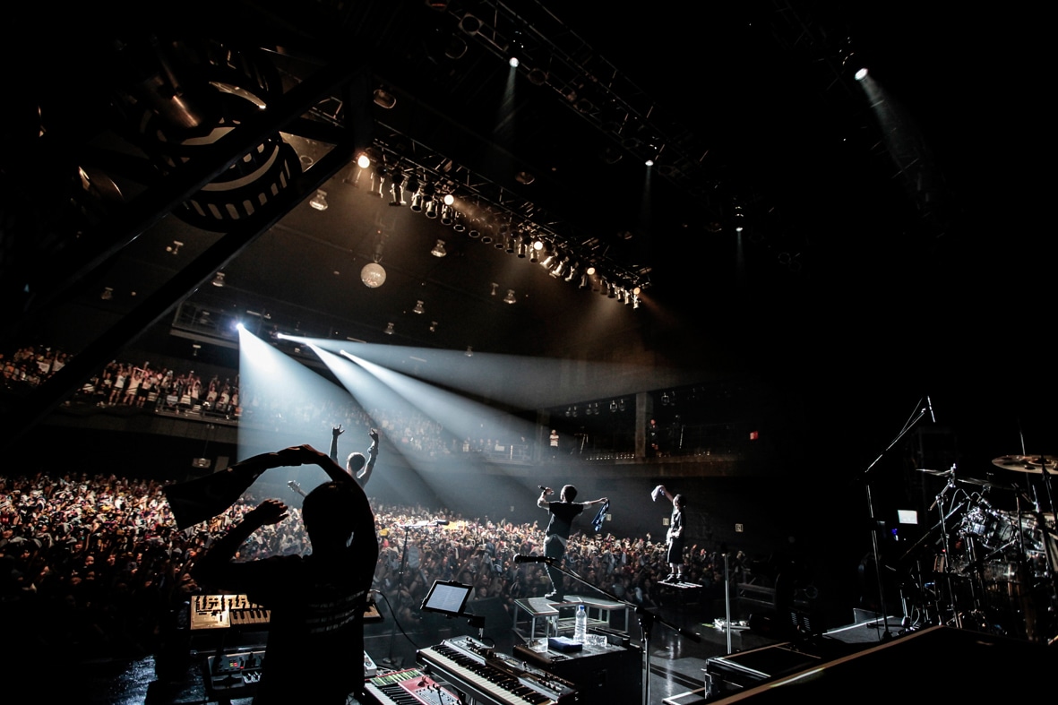 「SPYAIR LIVE 2015“ROCKIN OUT”」ファイナル公演の様子。（撮影：鳥居洋介）