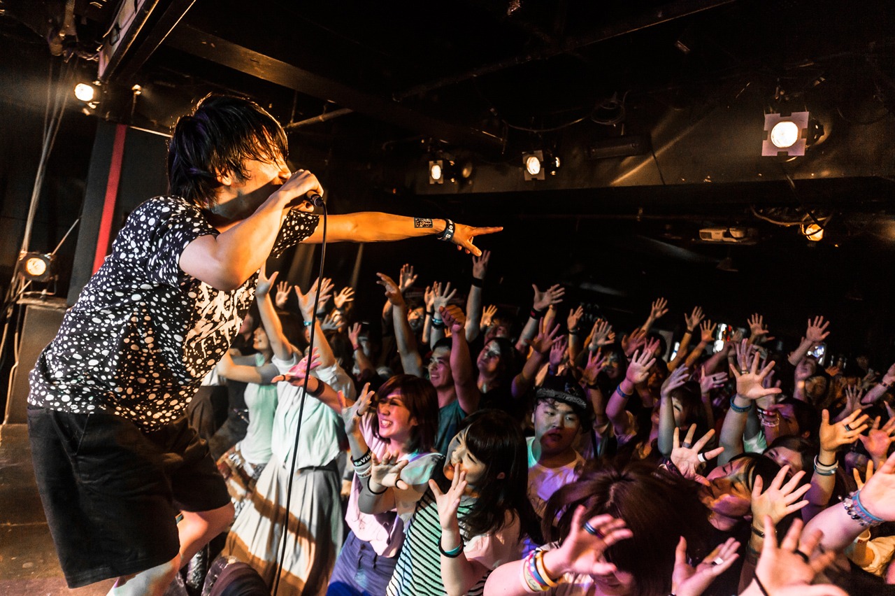 「リビフェスTOKYO」Shibuya Milkyway公演よりReVision of Senceのライブの様子。（Photo by Yoshihito KOBA）