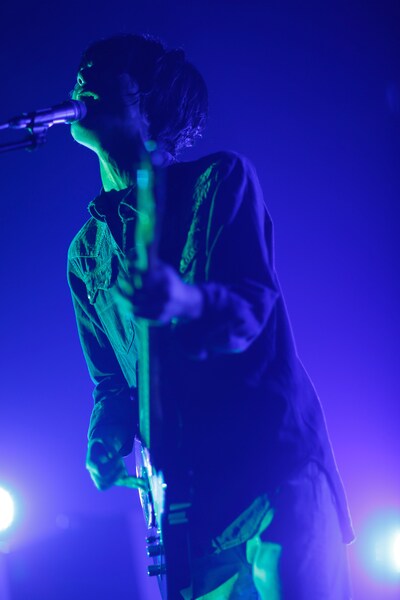 光村龍哉（Vo, G）（撮影：上飯坂一）