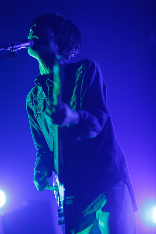 光村龍哉（Vo, G）（撮影：上飯坂一）