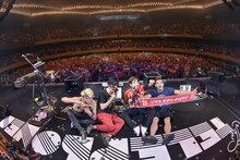 「武道館 DE DISCO!!! ～SUPER DISCO Hits 10!!! the telephones 10th Anniversary～」の様子。（Photo by Kazumichi Kokei）