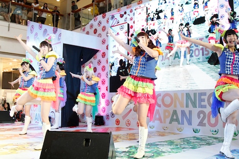 FES☆TIVEによるライブの様子。（写真提供：CHEERZ）