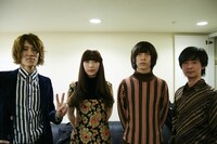 GLIM SPANKY（撮影：徳地恭太）