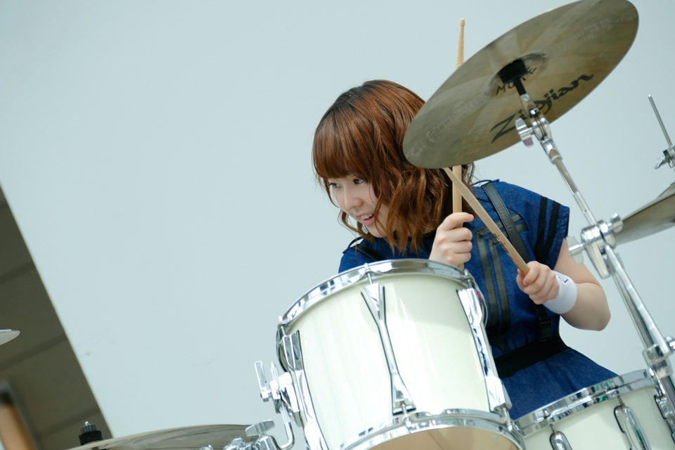 学生でLAGOONののドラム担当・yuri。（写真提供：ソニー・ミュージックレーベルズ）