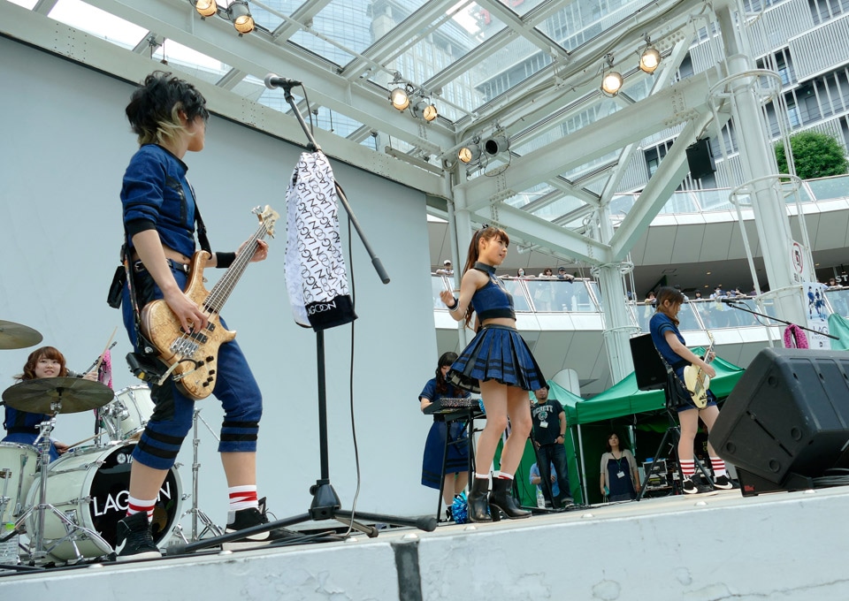 LAGOON「KNOCKED-OUT BOY」発売記念イベントの様子。（写真提供：ソニー・ミュージックレーベルズ）