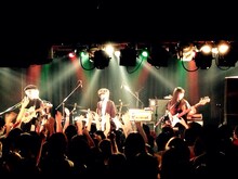 「WHITE ASH One Man Tour 2015 "DARK EXHIBITION -back to basics-」最終公演の様子。（写真提供：VAP）