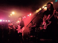 「WHITE ASH One Man Tour 2015 "DARK EXHIBITION -back to basics-」最終公演の様子。（写真提供：VAP）