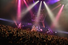 KANA-BOON「KANA-BOONのとぅるとぅるかむとぅるーTOUR 2015 ～全国とぅるとぅる編～」5月22日の東京・Zepp Tokyo公演の様子。（撮影：高田梓）