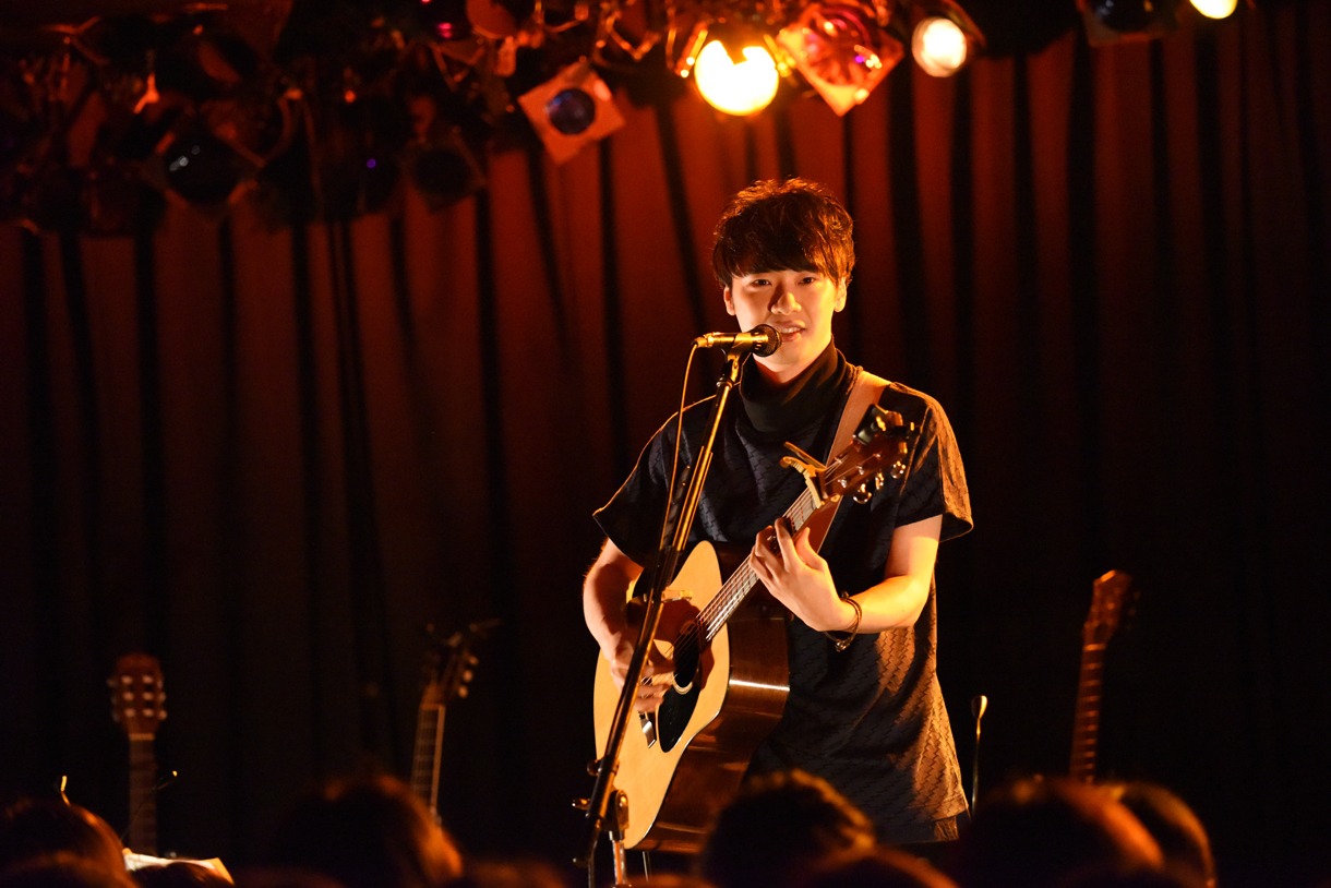 「ACOLOGIA～近藤晃央 MONTHLY ACOUSTIC LIVE～Vol.1」ライブの様子。 （写真提供：レプロエンタテインメント）