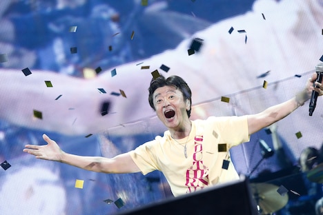 今週の人気画像4位は「サザンオールスターズ、10年ぶり東京ドームで3時間半熱演『また会おうね！』」より、「サザンオールスターズLIVE TOUR 2015 『おいしい葡萄の旅』」東京・東京ドーム公演の様子。（撮影：三吉ツカサ）