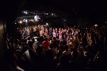 「韻シスト ワンマンライブ～360°Premium LIVE～」の様子。 （撮影：オカメラ）