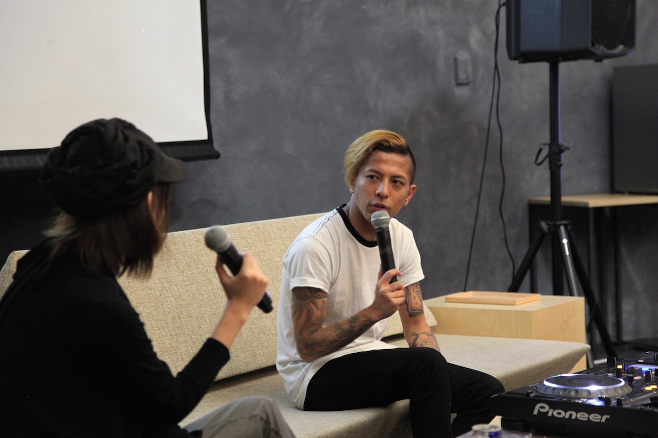 「降谷建志 スペシャル・トークセッション＆爆音先行試聴会」の様子。（写真提供：MUSICA）