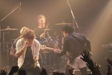 THREE LIGHTS DOWN KINGS「ワンマンツアー2015『ENERGIZER』～伝説のハイエナジー～」ElectricLadyLand公演の様子。（撮影：古川喜隆）