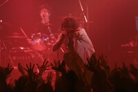 THREE LIGHTS DOWN KINGS「ワンマンツアー2015『ENERGIZER』～伝説のハイエナジー～」ElectricLadyLand公演の様子。（撮影：古川喜隆）