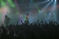 THREE LIGHTS DOWN KINGS「ワンマンツアー2015『ENERGIZER』～伝説のハイエナジー～」ElectricLadyLand公演の様子。（撮影：古川喜隆）